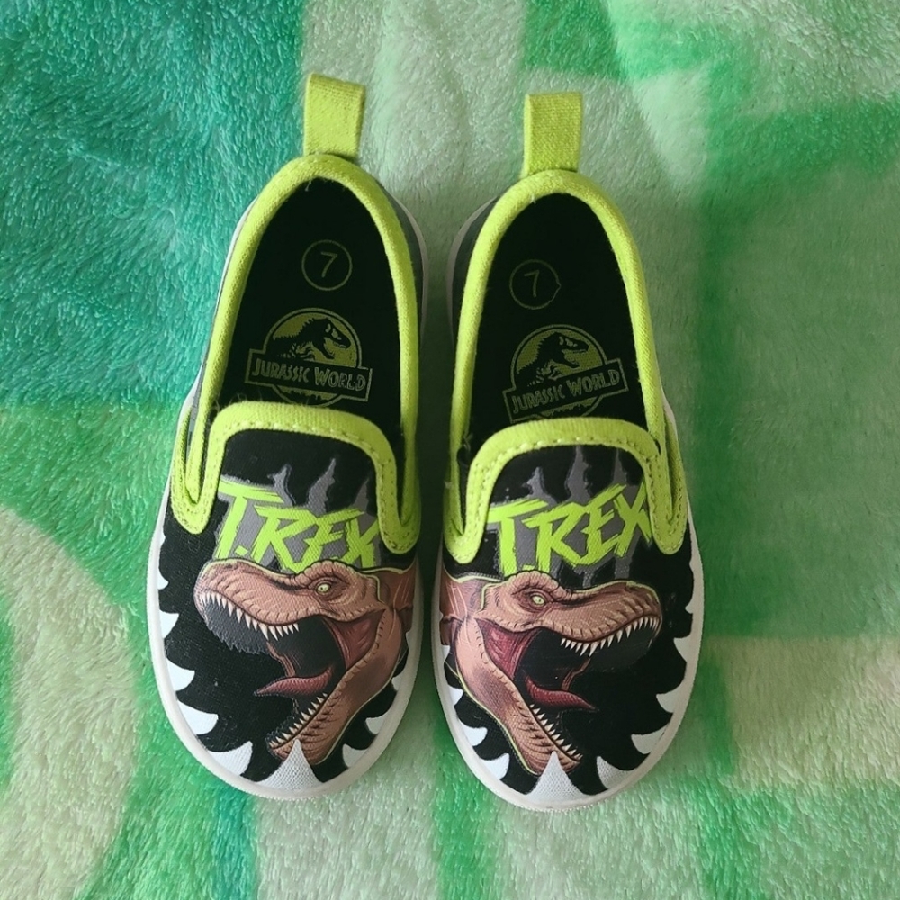 Jurassic world toddler's shoes Size 7